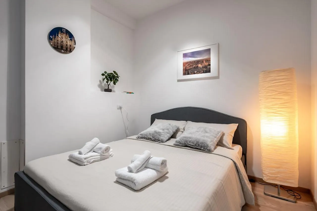 Suite 1,2 Porta Milano Centro Parking Free Italy