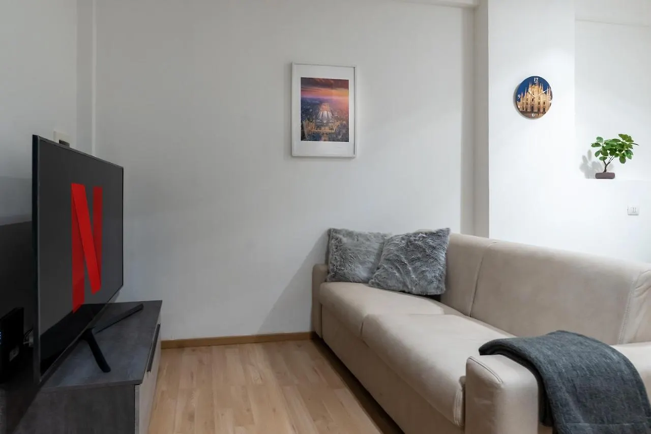 Suite 1,2 Porta Milano Centro Parking Free 0*, Milan